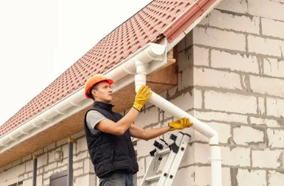 Pose et remplacement de gouttières à Curan